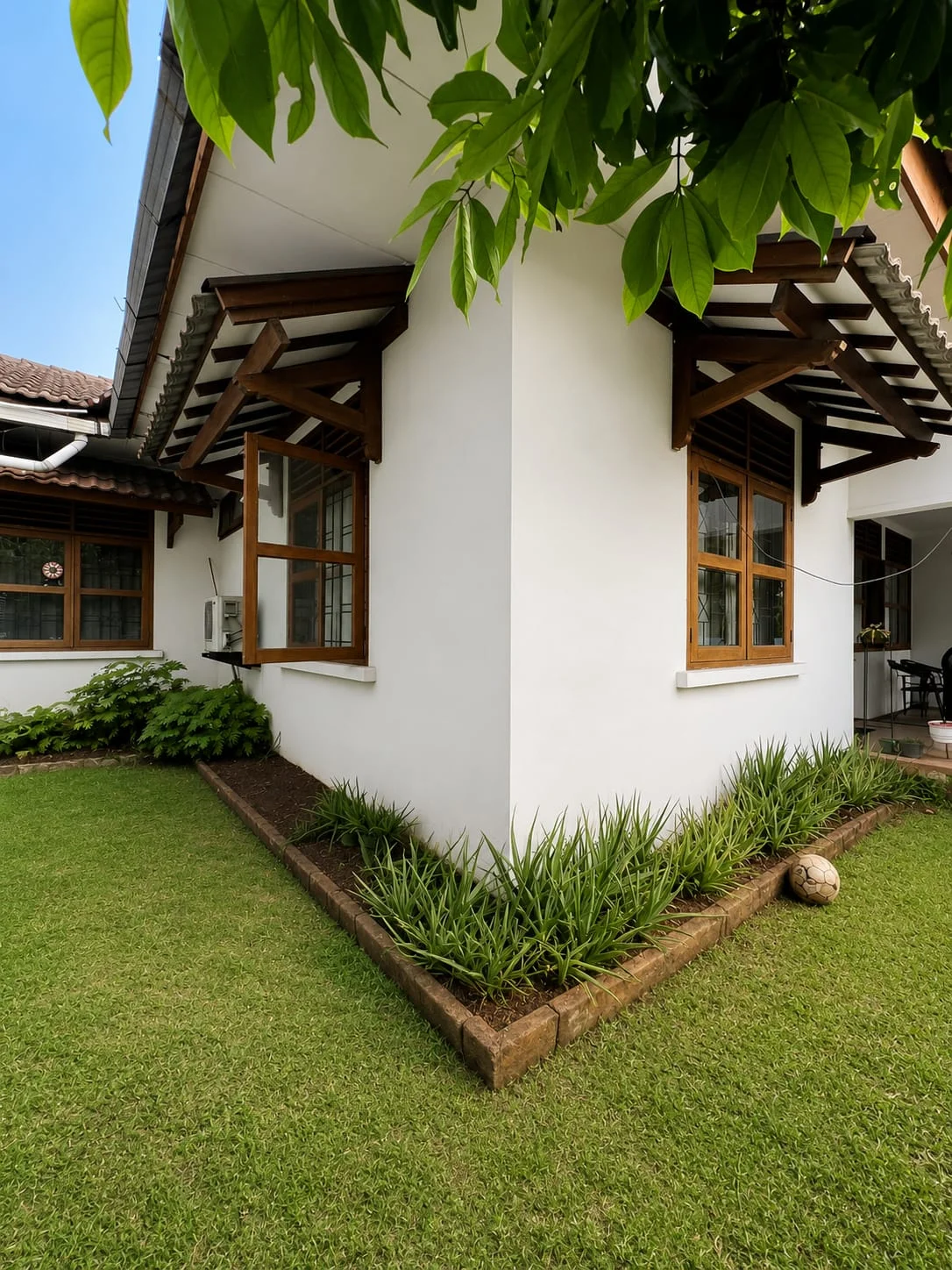 RUMAH DALAM KOMPLEK BERLOKASI STRATEGIS  LEBAK BULUS