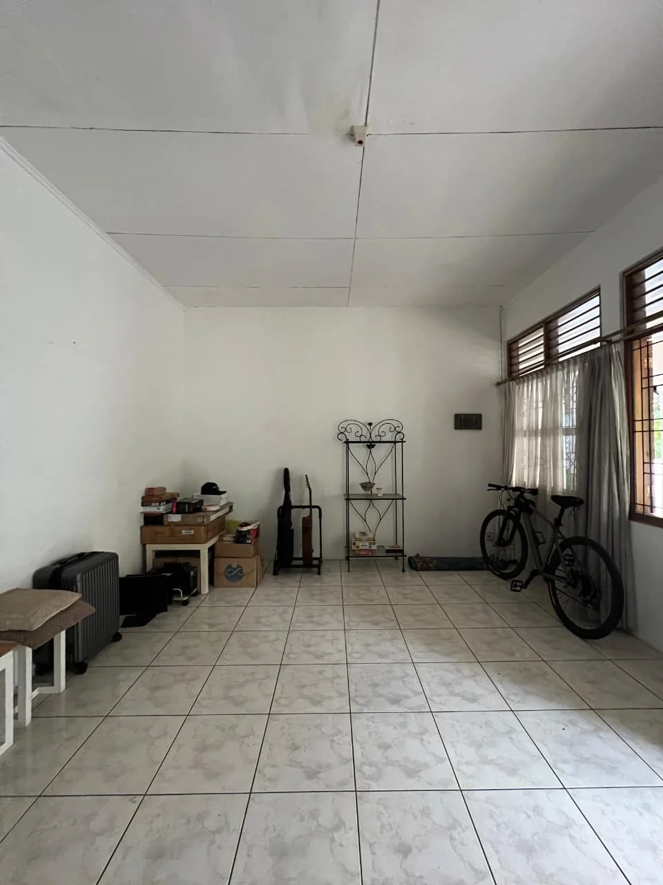 RUMAH DALAM KOMPLEK BERLOKASI STRATEGIS  LEBAK BULUS