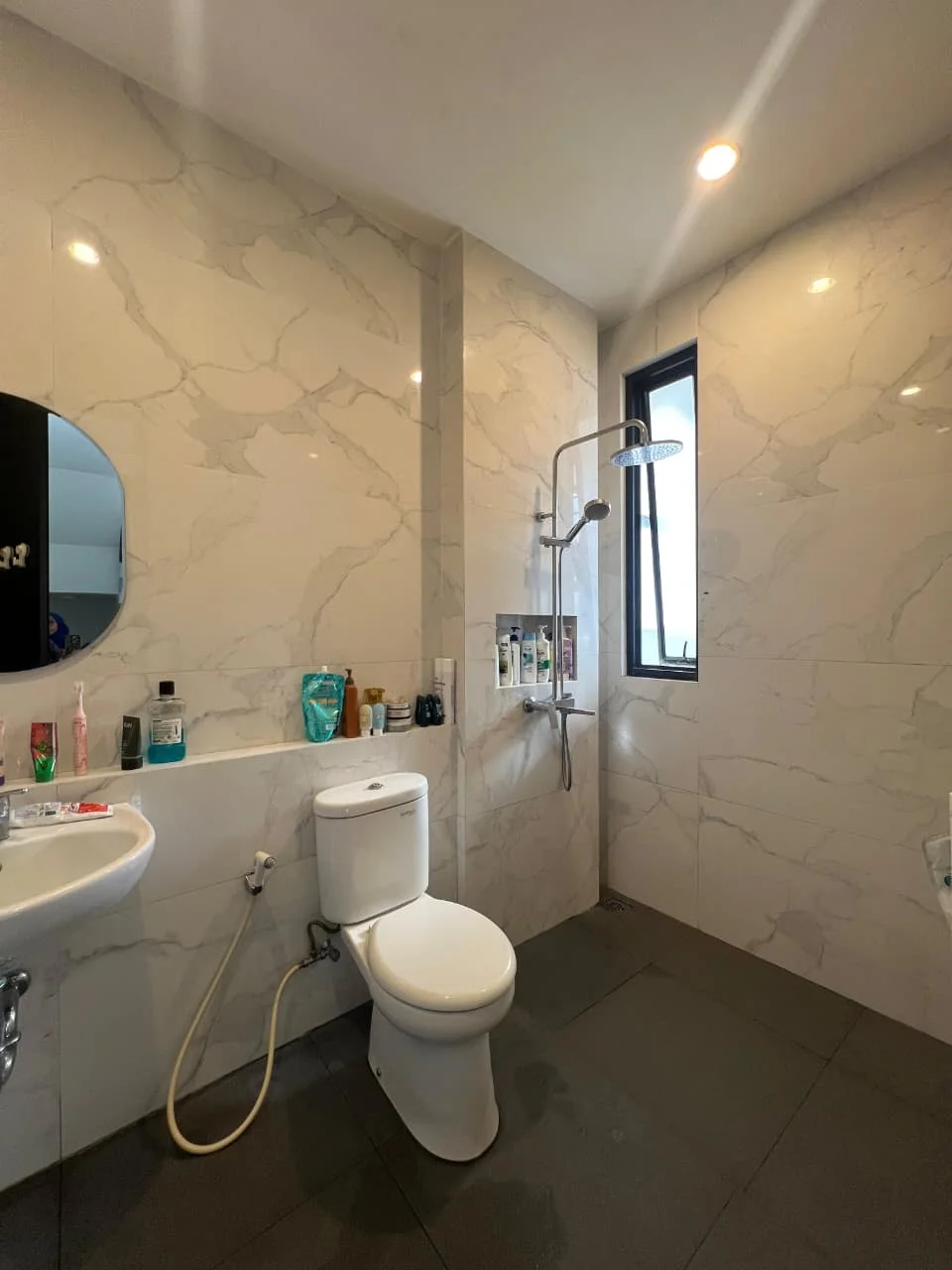 RUMAH CANTIK SIAP HUNI DEKAT KE PONDOK INDAH JAKARTA SELATAN
