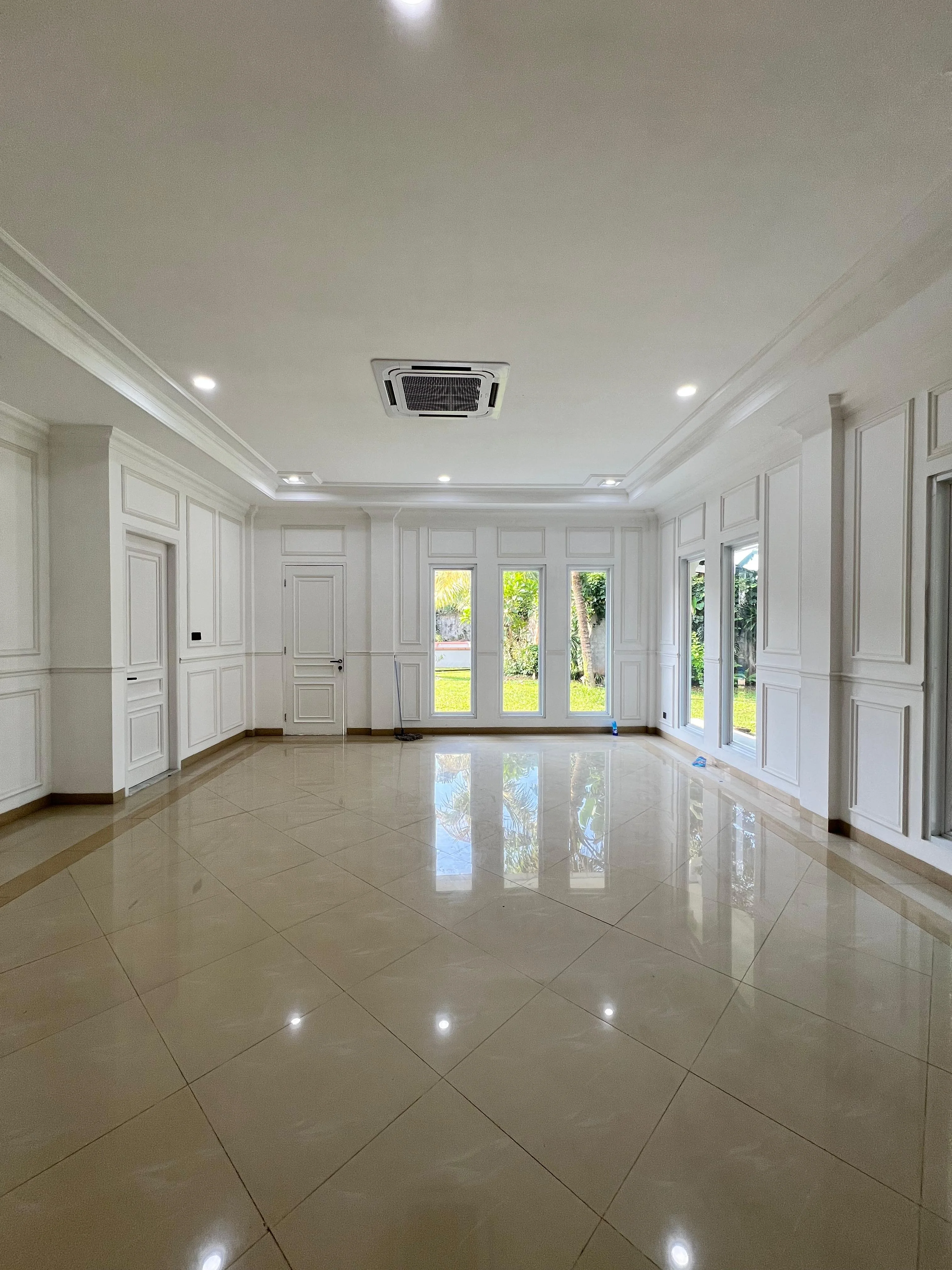 RUMAH SIAP HUNI HALAMAN LUAS KEMANG